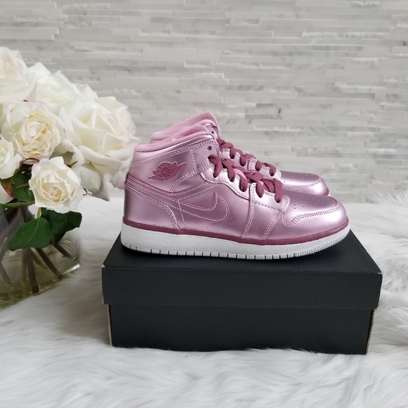 New Air JORDAN 1 Mid SE GS Sneakers - Picture 3 of 7